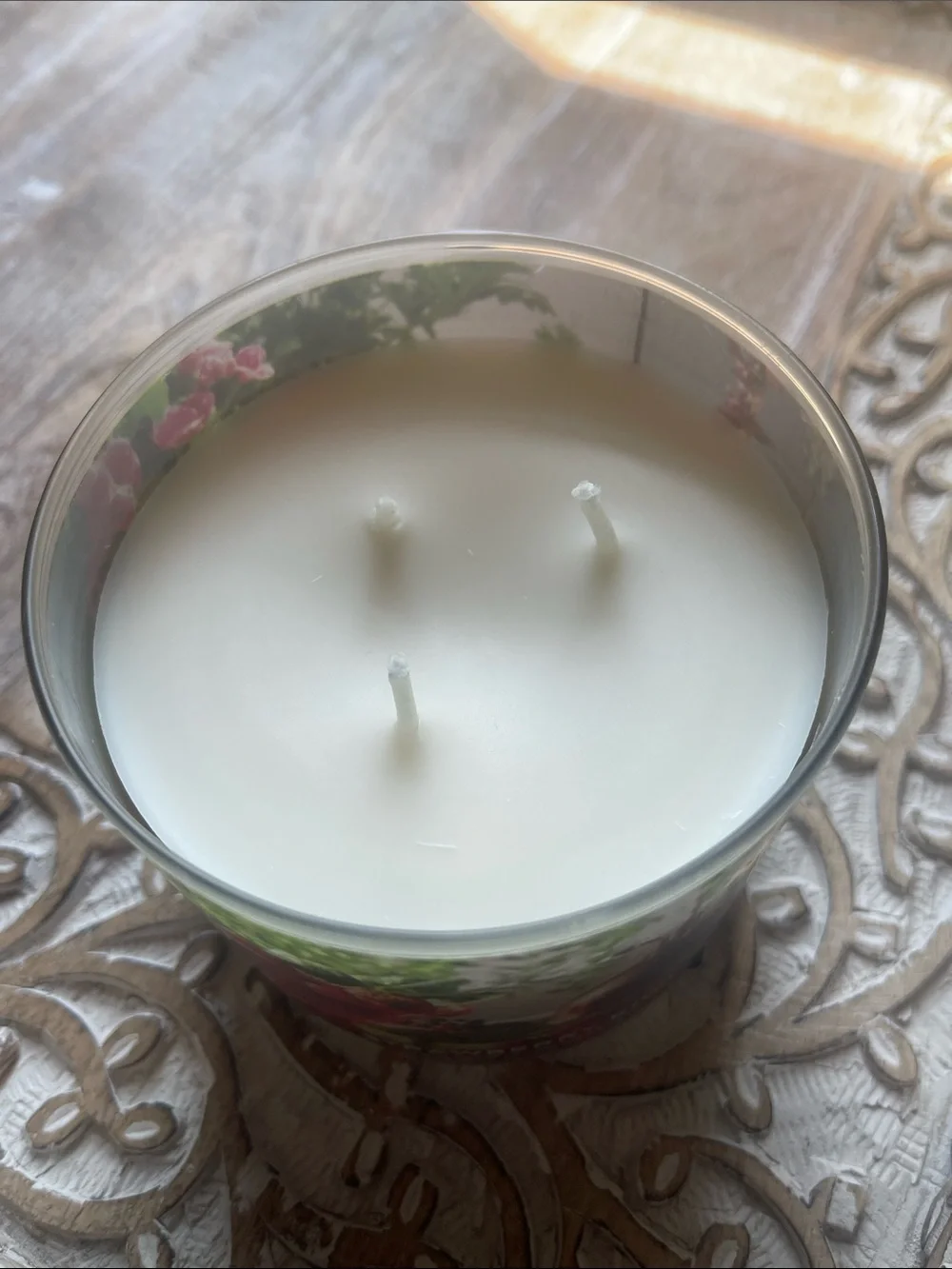 Bath & Body Works Strawberry Kiwi Candle with Green Lid and Red Label Art